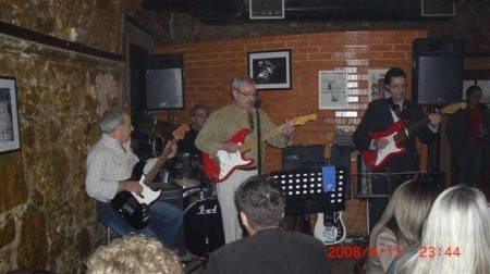 LIVE IN ARTKAFÉ PUB